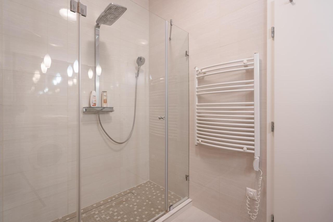 Breathless Basilika View Elegant Flat With Balcony Need Reservation X Free Parking Budapest Eksteriør billede