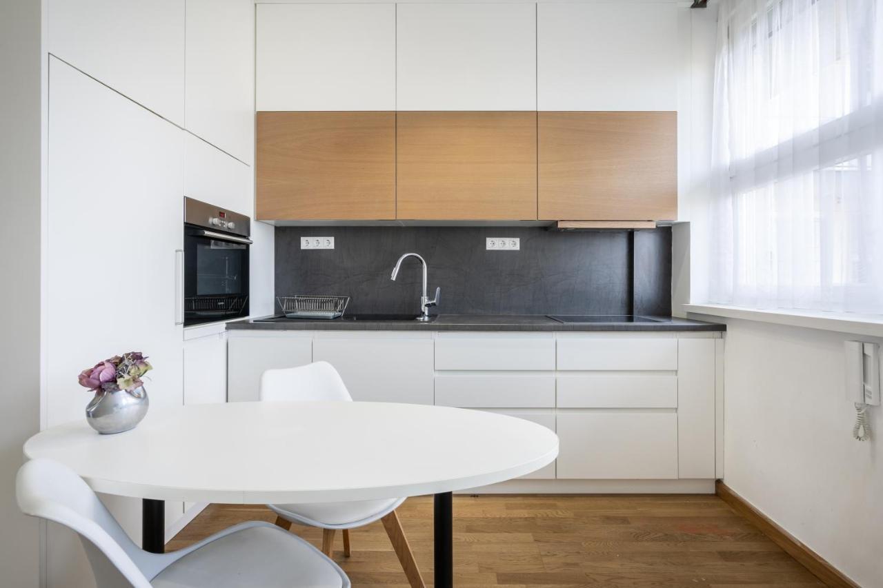 Breathless Basilika View Elegant Flat With Balcony Need Reservation X Free Parking Budapest Eksteriør billede