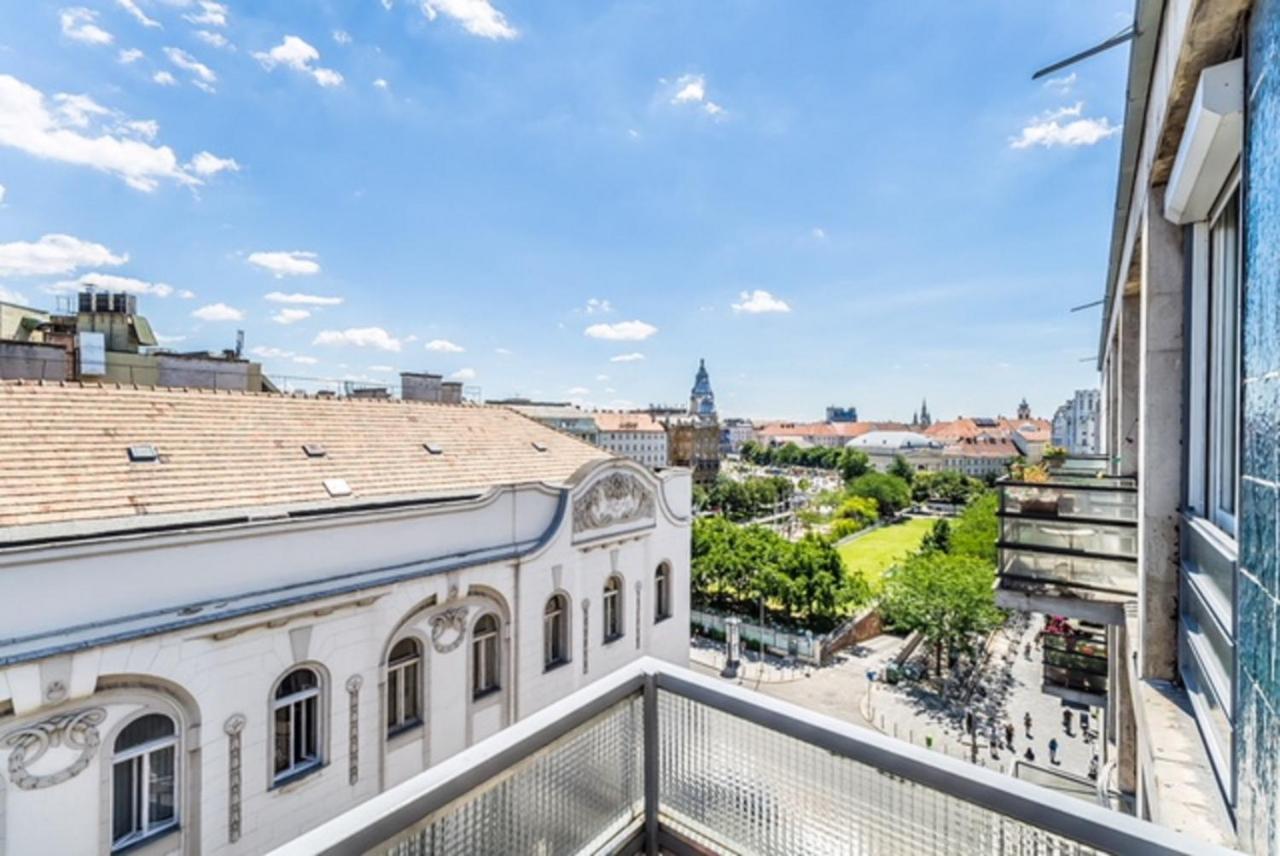 Breathless Basilika View Elegant Flat With Balcony Need Reservation X Free Parking Budapest Eksteriør billede